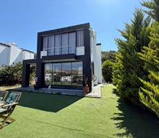 Kendi Hikâyeni Yazacağın Bir Ev