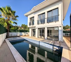 Fethiye Çiftlik’te Havuzlu ve Müstakil Bahçeli Lüks Triplex Villa