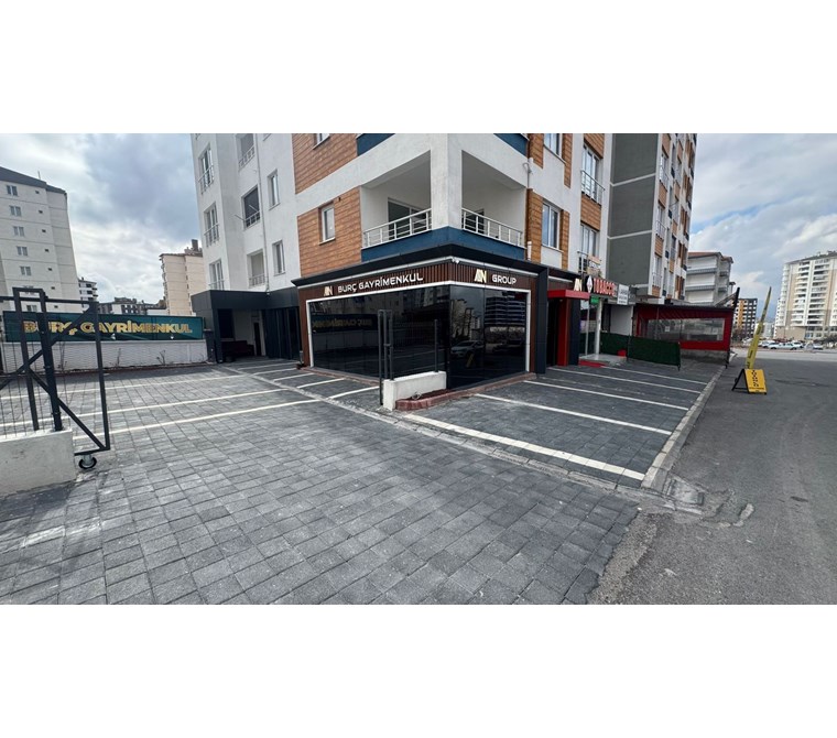 AKDAMAR - ERKİLET ANA YOL ÜSTÜNDE 202 m2 Kapalı, 700 m2 Açık Alanlı Her Sektöre Uygun Dükkan