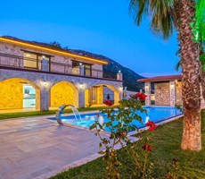 Muhteşem Manzaralı Taş Malikane