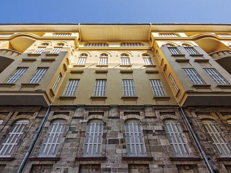 İzmir Göztepe'de Kurumsal Kiracılı Ticari Mülk.