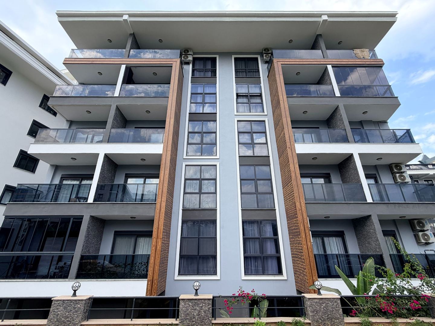 BRAND-NEW 1+1 APARTMENT 400 M FROM THE SEA IN ALANYA MAHMUTLAR