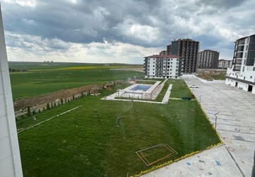 HATİP MAHALLESİNDE HAVUZLU SİTE İÇERİSİNDE SATILIK 2+1 DAİRE