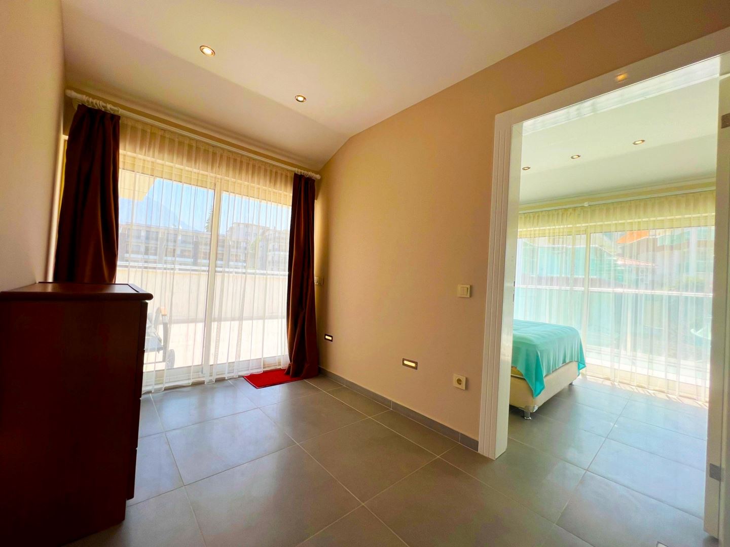 ALANYA KARGICAKTA MANZARALI YERDEN ISITMALI FERAH 4+1 ÇATI DUBLEKSİ DAİRE
