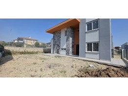 BERRİN NADİR DEN ŞEHRE EN YAKIN TEPEDE ,PANORAMİK TERAS VE GENİŞ BAHÇELİ SIFIR TRİPLEKS VİLLA