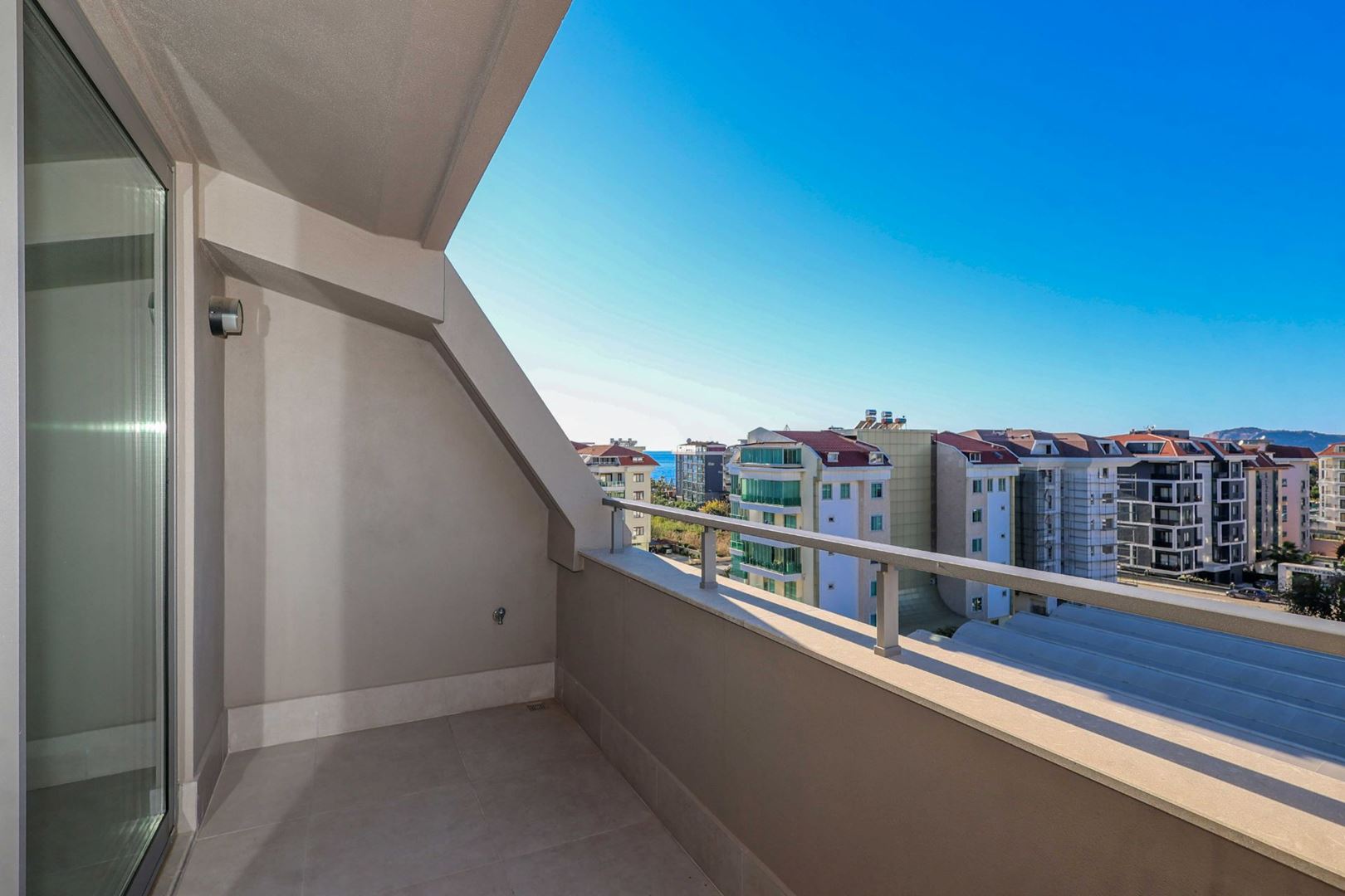 ALANYA KESTELDE DOĞA VE ŞEHİR MANZARALI MUHTEŞEM KOMPLEKS İCERİSİNDE 3+1 SATILIK PENTHOUSE · 15 · Fotoğraflar