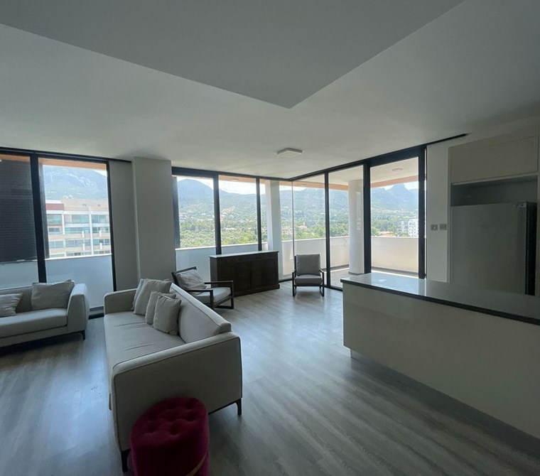 🏡 Girne Merkezde Site İçerisinde Lüks 3+1 Daire | Havuz, Güvenlik, Spor Salonu | 320.000 STG