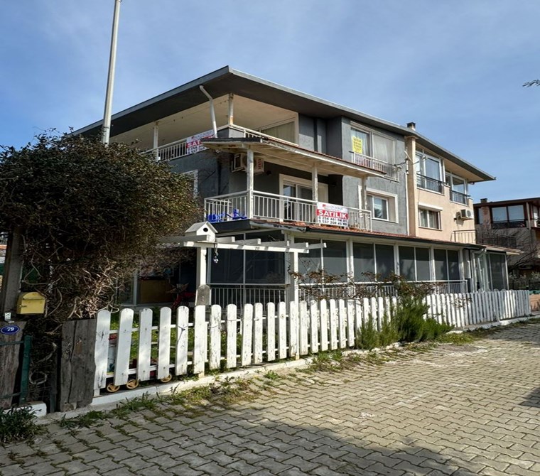 REALTY WORLD EFES'TEN SEFERİHİSAR ÇEVREKENT'TE BAKIMLI VİLLA