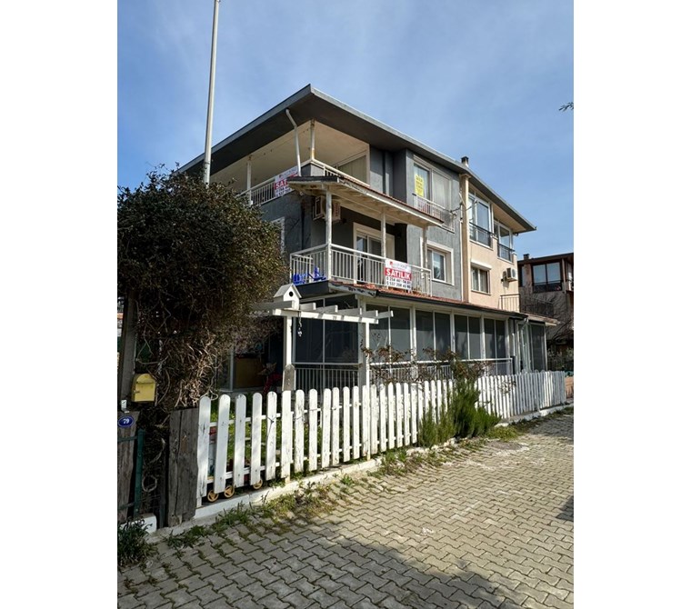 REALTY WORLD EFES'TEN SEFERİHİSAR ÇEVREKENT'TE BAKIMLI VİLLA