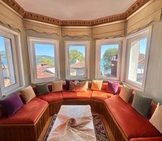 Sarıyer'de Deniz Manzaralı Satılık 4 Katlı Müstakil Ev Eşyalı