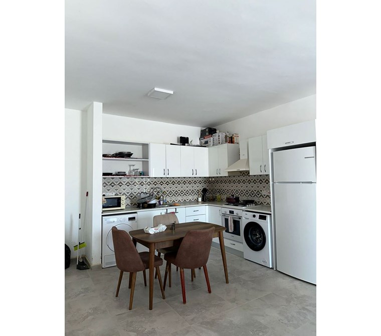 GÖNYELİ İÇİ 3.KAT TÜRKKOÇANLI 90M2 DEN 2+1 SATILIK DAİRE FİYAT £85.000 YETKİLİ : ZEHRA ERGENGİL