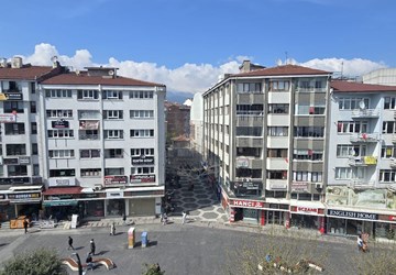 İZZET BAYSAL CADDESİN'DE KİRALIK GENİŞ 3+1 DAİRE ALTIN EMLAK'TAN