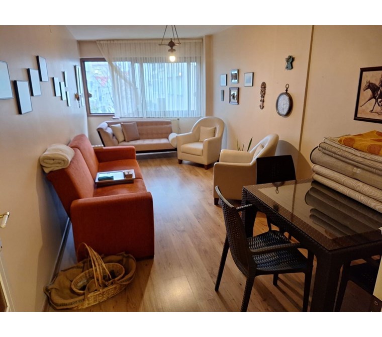 Göztepe'de Caddeye Yakın 2+1 Doğalgazlı Asansörlü Site İçerisinde Satılık Daire