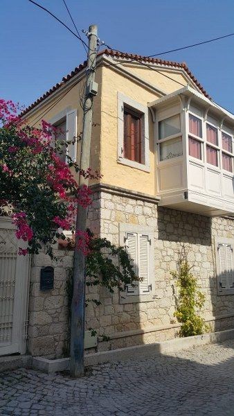 İzmir Çeşme Alaçatı Müstakil Satılık Taş Ev Villa