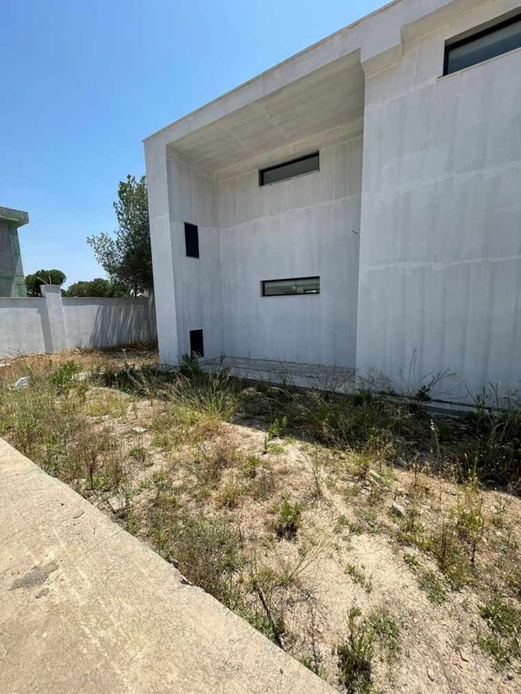 İzmir Menderes Küner'de Natamam Müstakil Ev ve 2000m2 Arsa