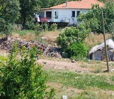 📍 Seydikemer Yaka Mahallesi’nde 1.685 m² Bitişik Parseller Üzerinde 2 Katlı Kargir Ev, Zeytinlik ve