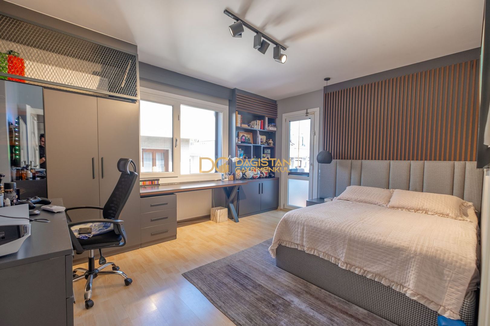 Property-photo