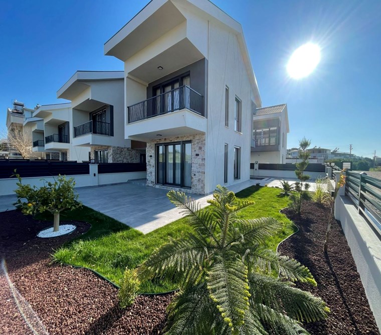 📍DİDİM ALTINKUM MAHALLESİNDE,BİTİŞİK NİZAM MÜSTAKİL GİRİŞLİ,AKILLI SİSTEM MÜSTAKİL HAVUZLU VİLLALAR