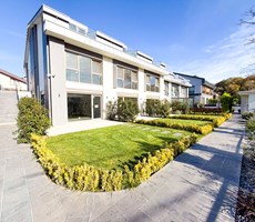 LOCA ZEKERİYAKÖY'DE MÜSTAKİL BAHÇELİ 4+1 SATILIK VİLLA!