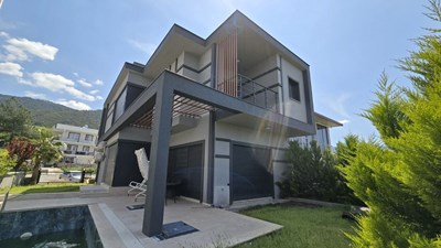 KUŞADASI GÜZELÇAMLI'DA SATILIK 4+1 LÜKS VİLLA