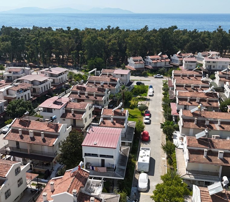 Sevgi Plajı'nda Deniz Sıfır, Site İçi 5+1 Triplex Villa