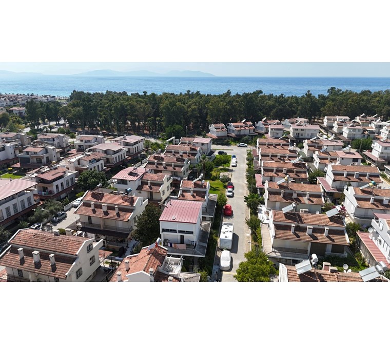 Sevgi Plajı'nda Deniz Sıfır, Site İçi 5+1 Triplex Villa