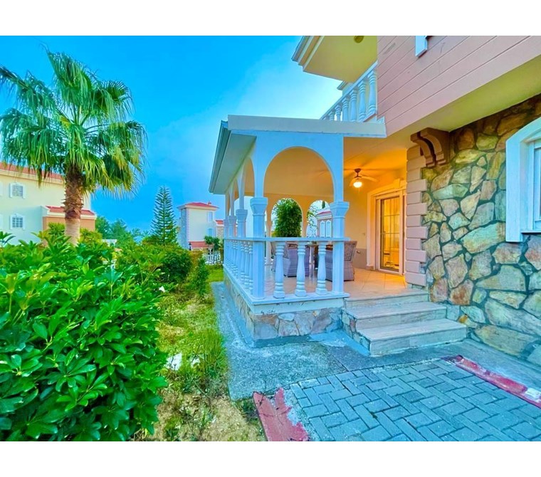 🌴 ALANYA İNCEKUM’DA DOĞA İÇİNDE MUHTEŞEM MANZARALI LÜKS TRİPLEKS VİLLA 🏡✨