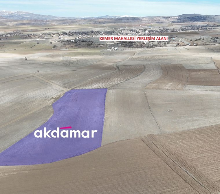 AKDAMAR - KEMER MAHALLESİNDE SATILIK TARLA