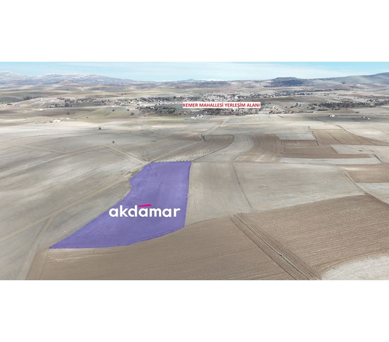 AKDAMAR - KEMER MAHALLESİNDE SATILIK TARLA