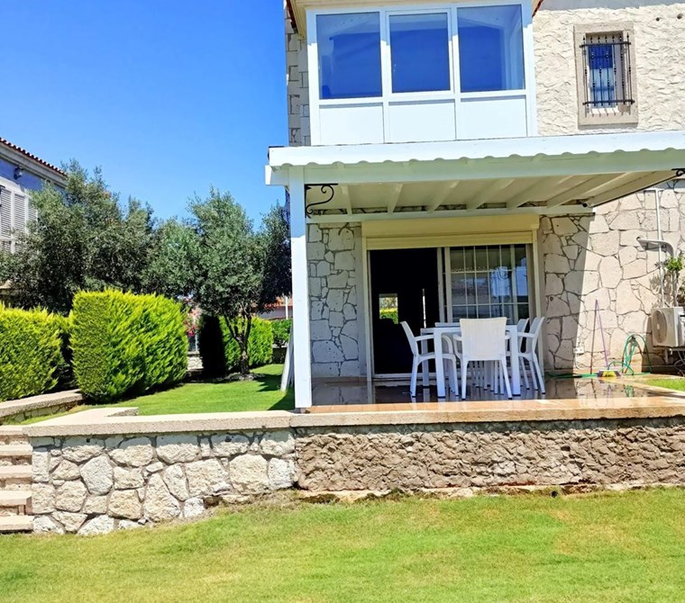 İzmir Çeşme Alaçatı Havuzlu Site İçinde Satılık Taş Ev Villa