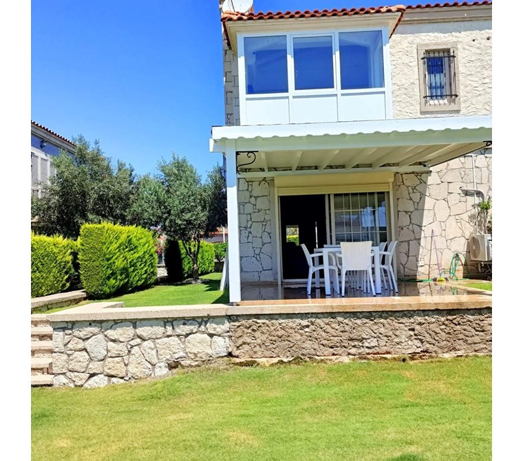 İzmir Çeşme Alaçatı Havuzlu Site İçinde Satılık Taş Ev Villa