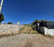 Menderes Çakaltepe Köy İçi imarlı Taş Duvarlı 980m² Arsa