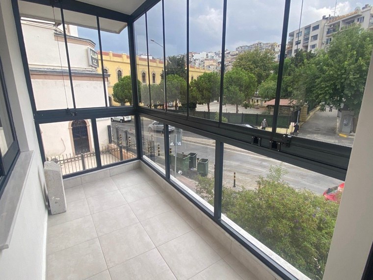 MİTHTAPAŞA CAD KÜÇÜKYALI ÜÇ CEPHELİ LÜX TADİLATLI YALI DAİRESİ