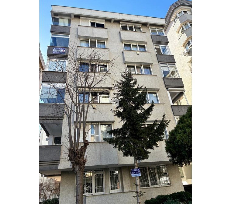 Caddebostan Topağaç Sokakta Net 120 m² Kiralık 3+1 Daire