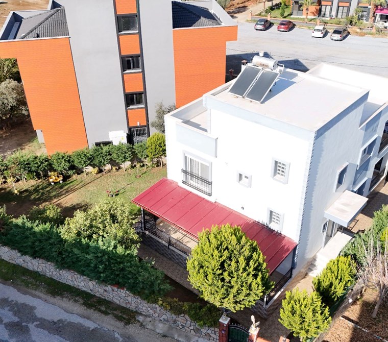 KUŞADASI DAVUTLAR MERKEZDE SATILIK 4+1 VİLLA