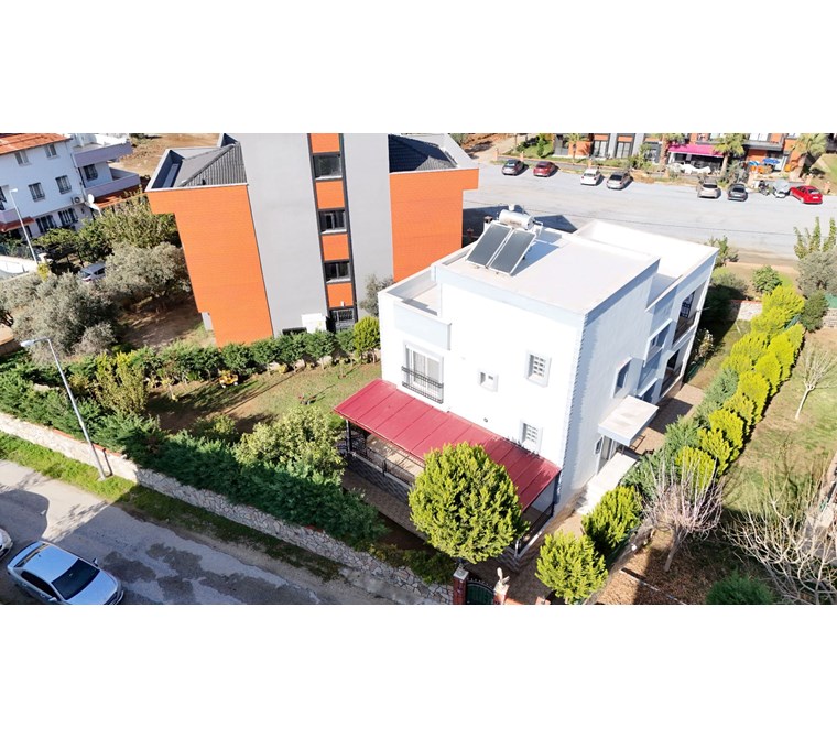 KUŞADASI DAVUTLAR MERKEZDE SATILIK 4+1 VİLLA