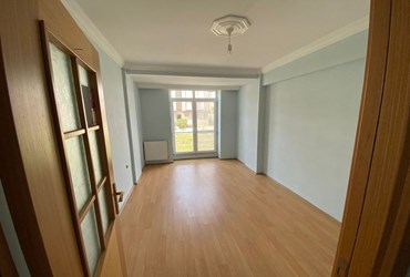 DARICA EMEK MAHALLESİNDE ÇOK GENİŞ+İSKANLI KOMBİLİ ARAKAT DAİRE