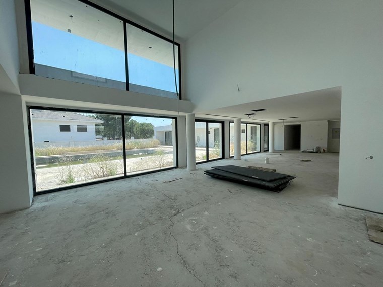 İzmir Menderes Küner'de Natamam Müstakil Ev ve 2000m2 Arsa