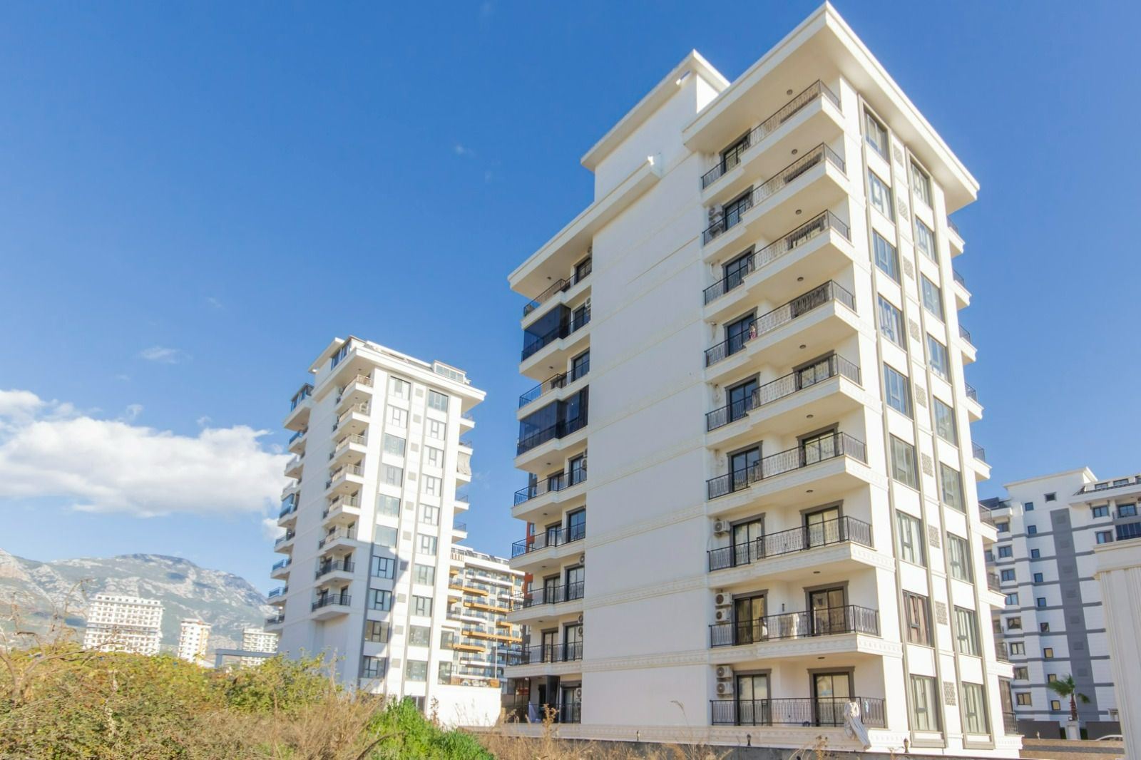 ALANYA MAHMUTLAR’DA DENİZE 650 M LÜKS KOMPLEKSTE 1+1 DAİRE