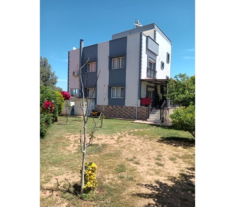 KUŞADASI DAVUTLAR MERKEZDE SATILIK 4+1 VİLLA