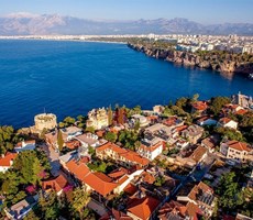 Antalya Şehir Merkezinde Denize 100 metre Mesafede Modern Binada Bahçe Keyfi