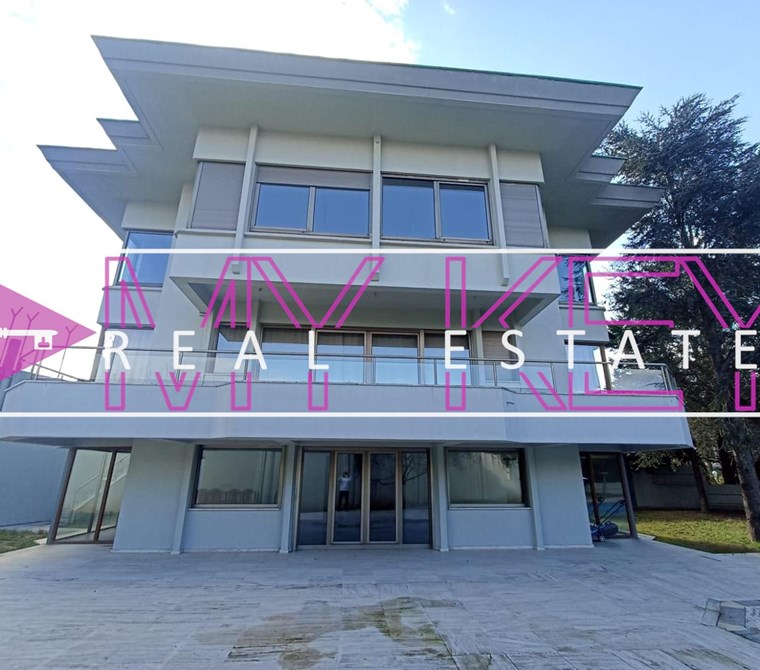 MyKey'den YENİKÖY'de Boğaz Manzaralı SATILIK VİLLA