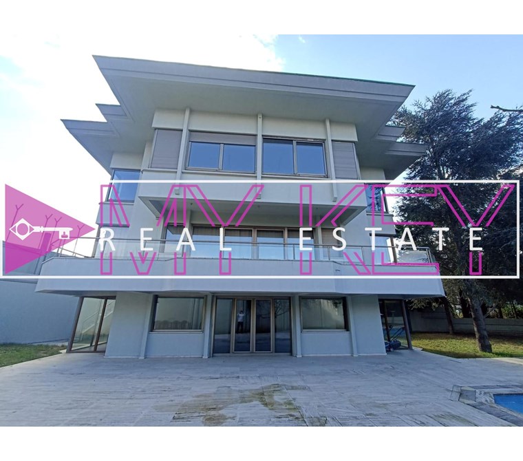 MyKey'den YENİKÖY'de Boğaz Manzaralı SATILIK VİLLA