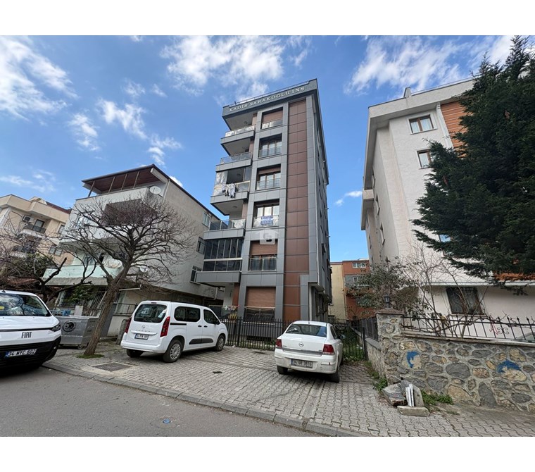 KARTAL KARLIKTEPE KATTA TEK SATILIK 3+1 DAİRE