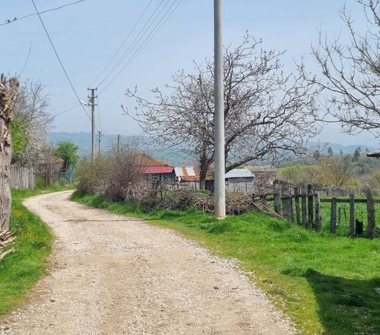 KAZDAĞLARI HAVASINDA KÖYİÇİ İMARLI PARSELİZASYONA UYGUN ARSA