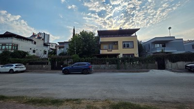 MÜGE KAYKAÇ'TAN 715 M2 ARSA İÇERİSİNDE SATILIK 7+1 VİLLA