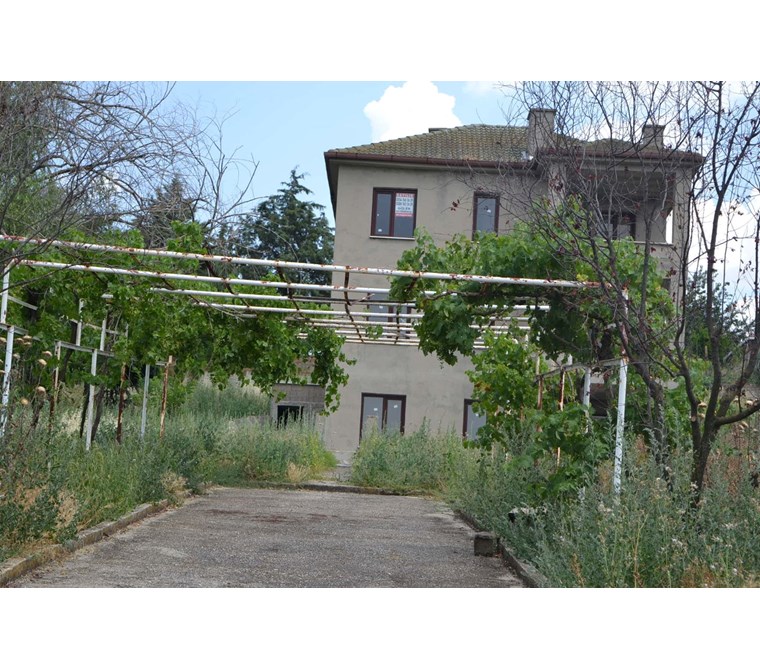 Kırklareli Babaeski Pancar Köyde Satılık Arsa İçinde Üç Katlı Villa