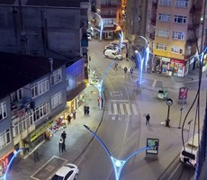 İZMİT ÇARŞI İÇİNDE DENİZ MANZARALI ŞÖMİNELİ YENİLENMİŞ 4+1 FERAH DAİRE