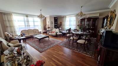 Feneryolu Kamelya Yakın 4+1 2008 Yapımı Binada