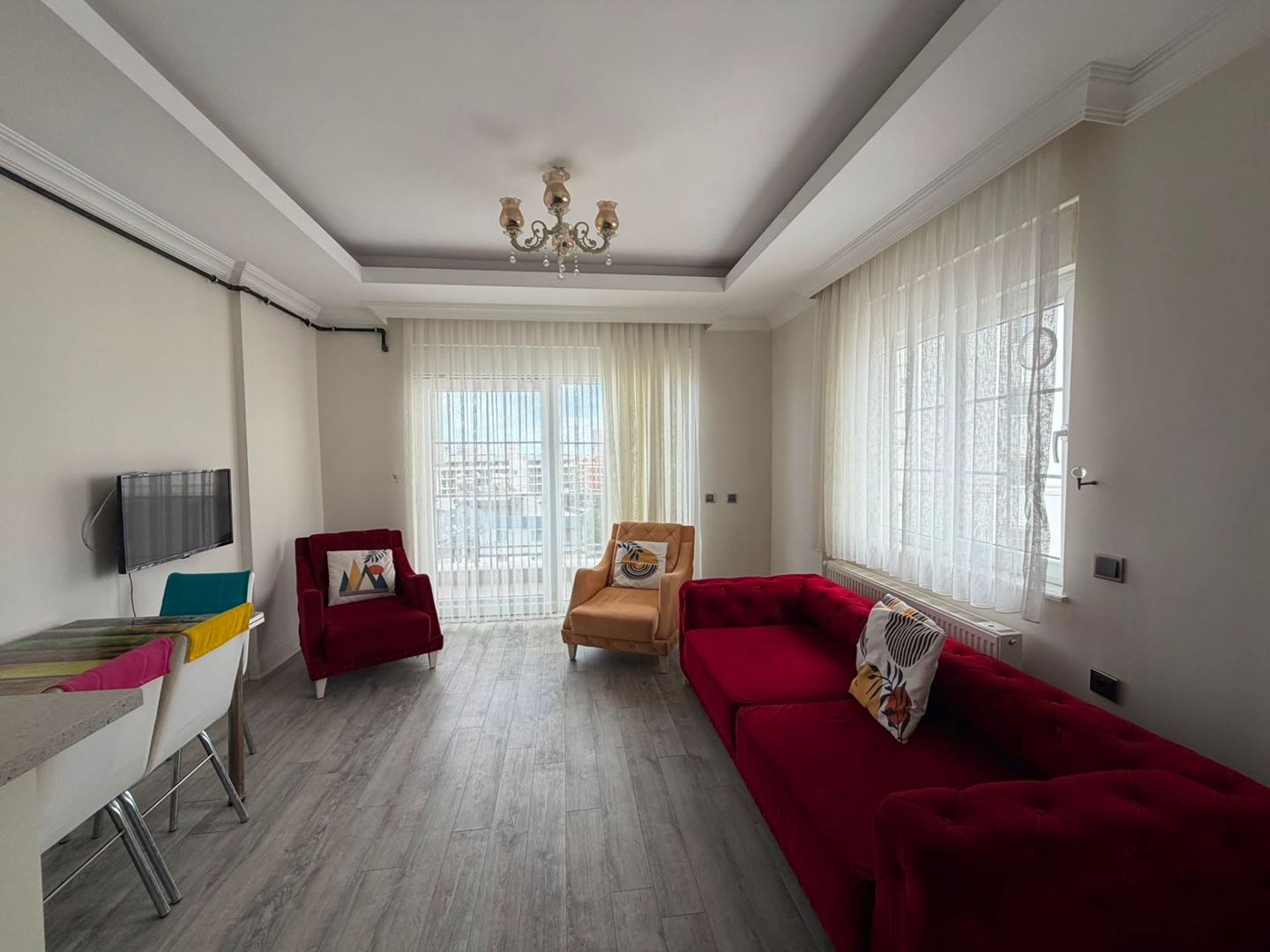 TÜRK EMLAKTAN LÜKS SİTE İÇİ DOĞALGAZLI EŞYALI KİRALIK DAİRE